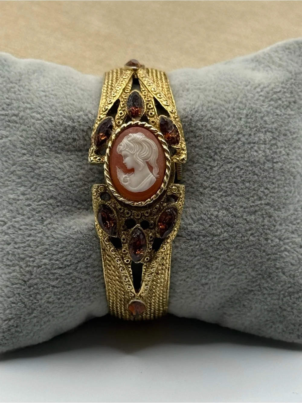 Vintage Geneva 17 Jewels Gold Tone w Rhinestone Hidden Bangle Watch Cameo